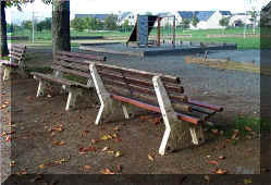 bancs du jardin public (jardin cr�� en 1954) (58227 octets)