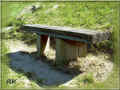 banc de bois, au-dessus du bourg de Candes (mai 2004) (55955 octets)