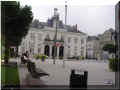Ch�tellerault, 10/2006, place de la mairie (67107 octets)