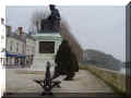 Chinon, statue Rabelais, 01/2007 (73030 octets)