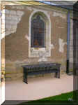 devant l'église de  Lémeré, 03/2008 (91340 octets)