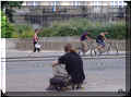 lille : un si�ge improvis� : un skate-board, place de la R�publique (119045 octets)