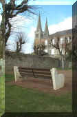 Maul�on, �glise � 2 clochers (53010 octets)