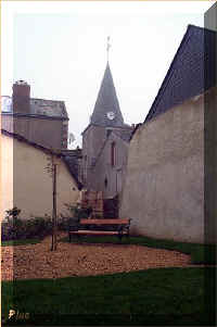 place de la mairie, près de l'église, Rablay/Layon, maine-et-loire, 49, France, 11/2003  (40665 octets)