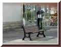 le banc et la cabine t�l�phonique (58207 octets)