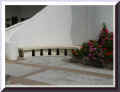 banc de pierre en arc de cercle (47247 octets)