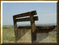 Rivedoux, socle en b�ton, banc en bois (40806 octets)