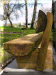 Savigny en V�ron, mai 2008, banc en rondins de bois, de profil (118979 octets)