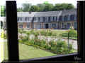 Abbaye de Valloires, cour d'honneur, 07/2006 (104760 octets)